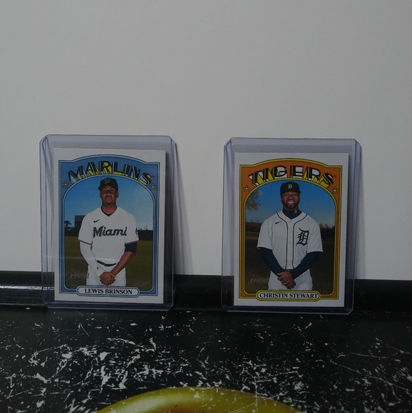 2 Topps Heritage 2021 High # Short Print Cards Lewis Brinson & Christin Stewart - Picture 1 of 7